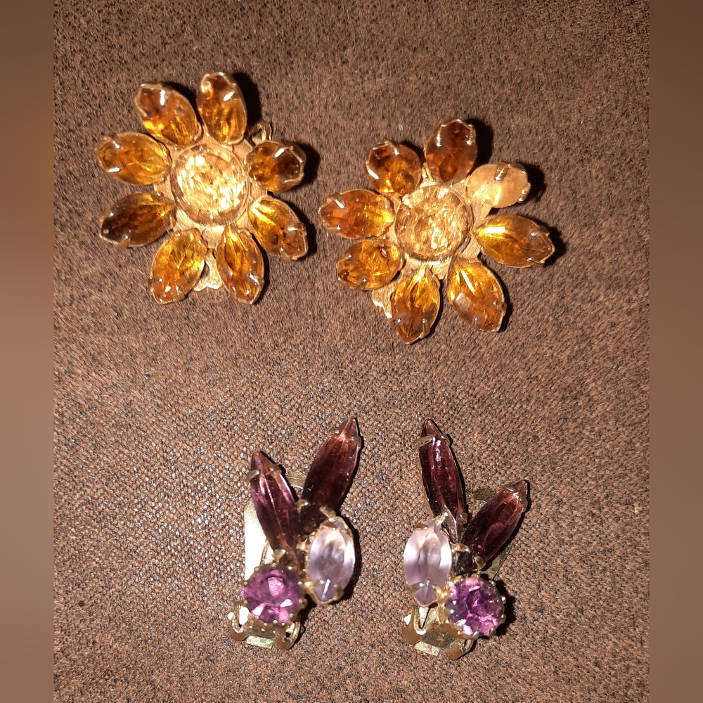 2 pairs clip-on vintage rhinestone prong set earrings unsigned purple/amber tone